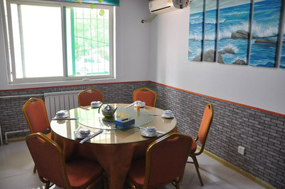 济南胶东小渔村团购 6人餐美团优惠，适合家庭装修后的温馨聚餐